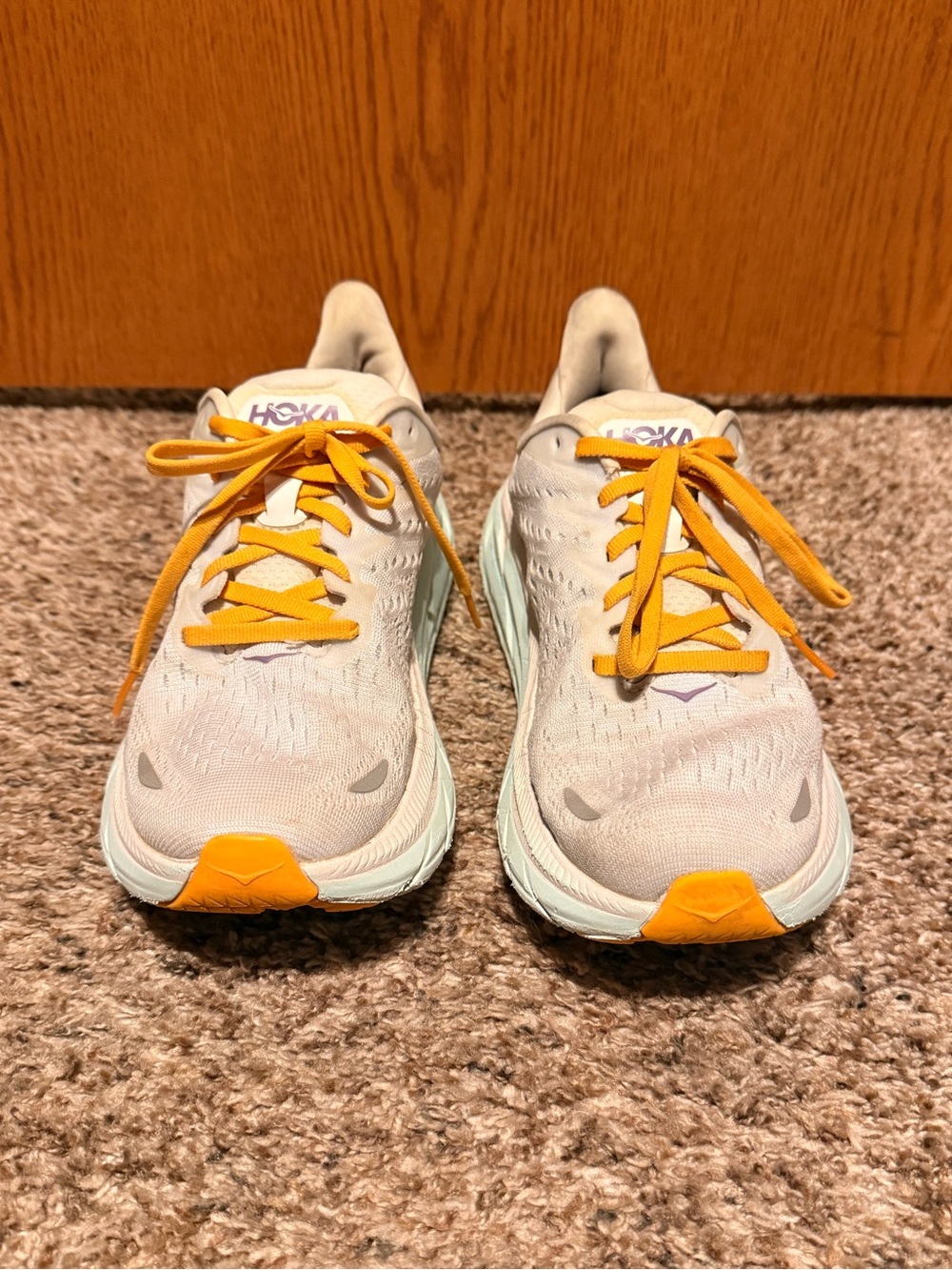 HOKA one Clifton 8 size 8.5
